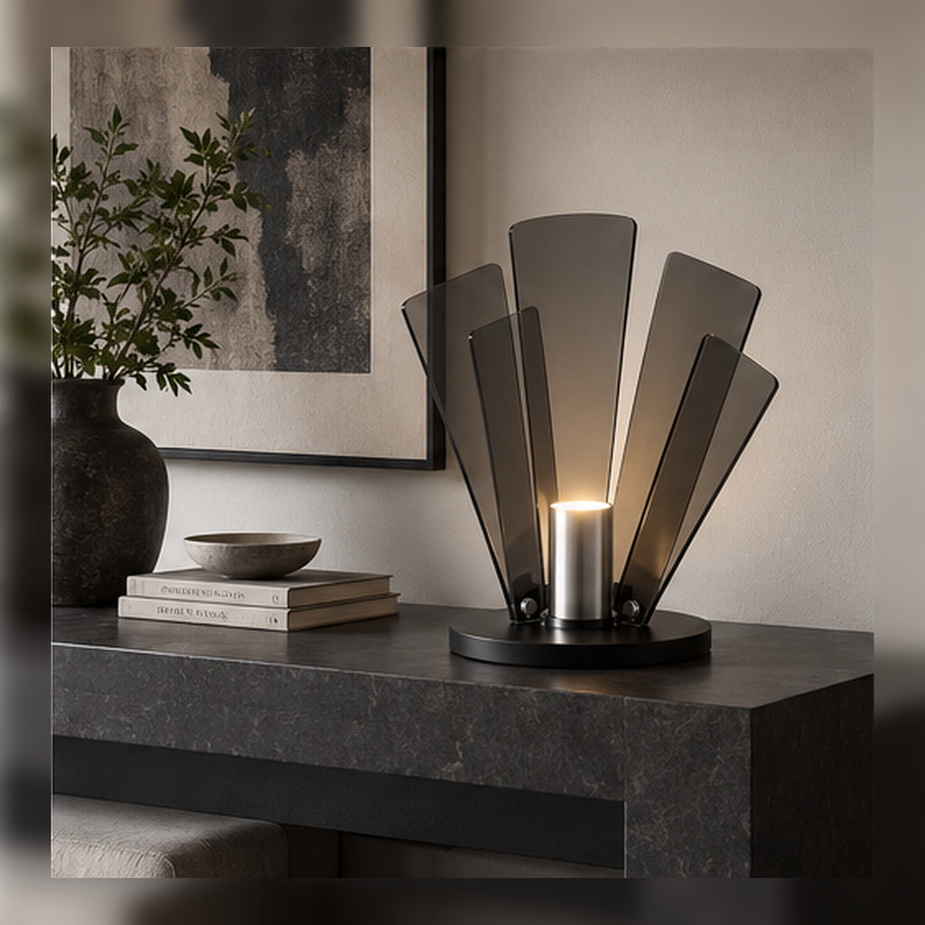 Lampe Éventail Chrome – Objet lumineux à ailettes fumées