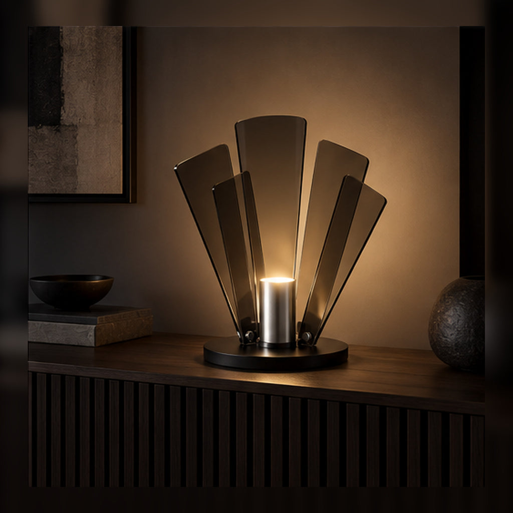 Lampe Éventail Chrome – Objet lumineux à ailettes fumées