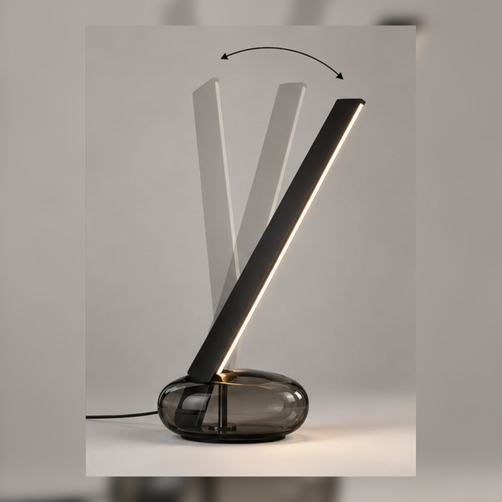 Lampe Oblique Noir – Lame lumineuse inclinée sur base fumée