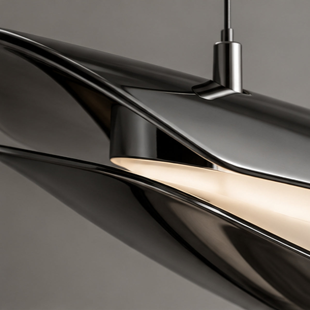 Suspension Ailes Chromées – Luminaire aérien à double coque