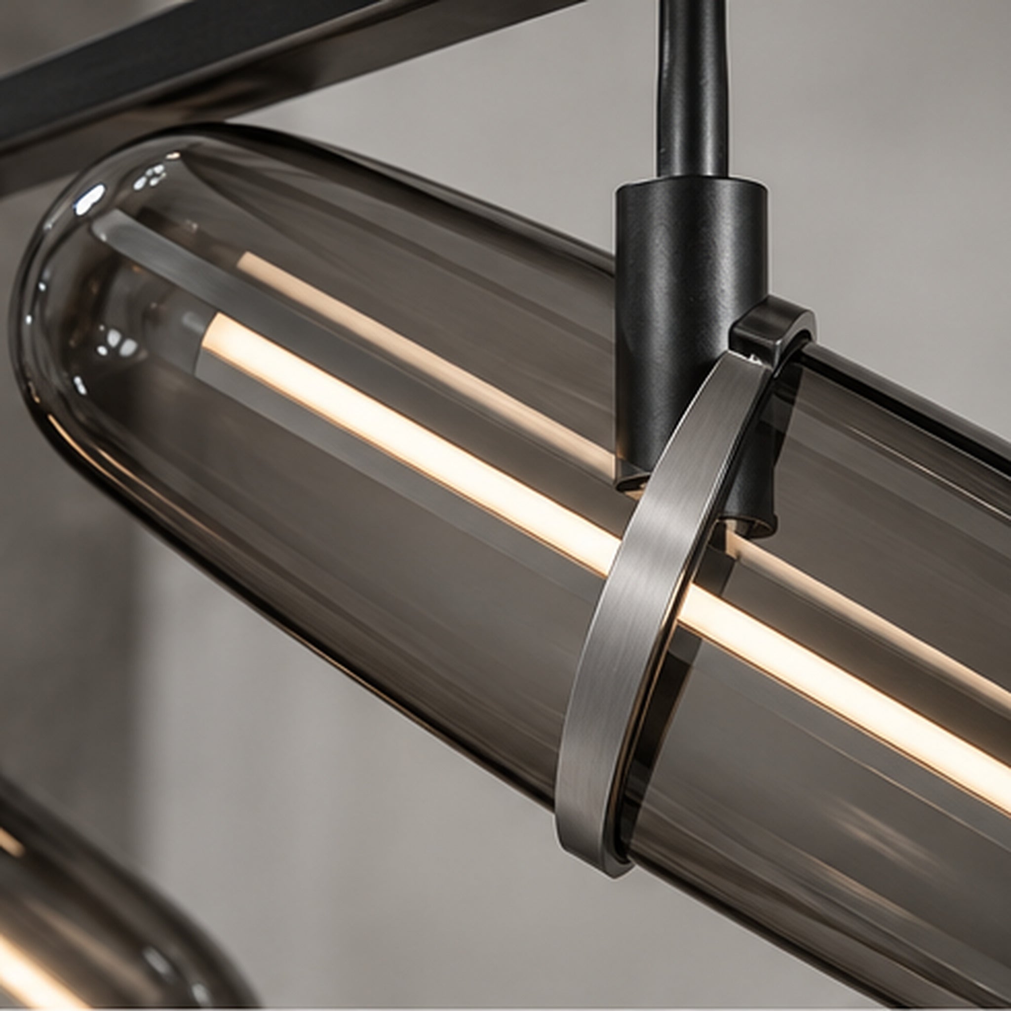 Suspension Vecteur Trois – Luminaire graphique en verre fumé